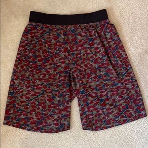 Men’s Lululemon drawstring shorts - size medium